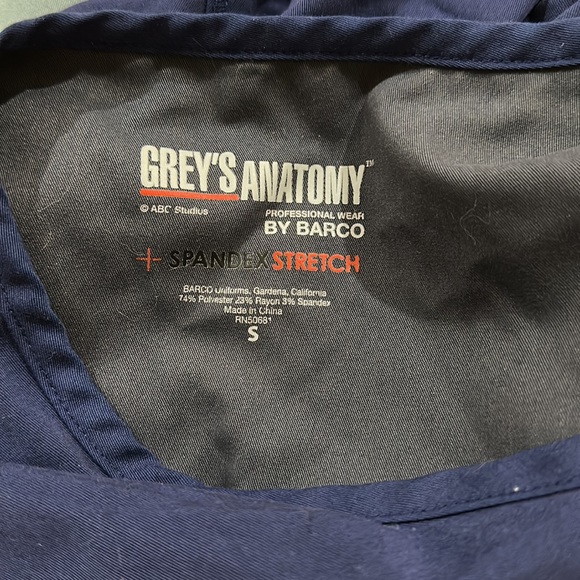 womens greys anatomy scrub top - Picture 2 of 2
